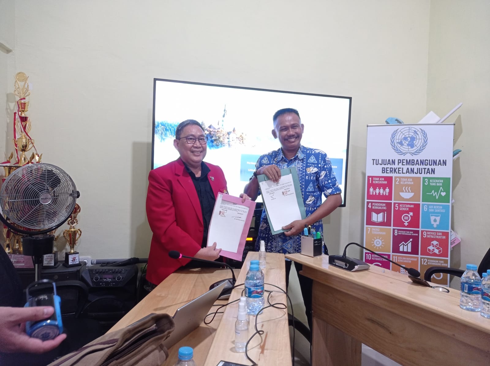 Universitas Hasanuddin Makassar Laksanakan Bimbingan Teknis Pendidikan Politik dan Pemilu 2024 di Desa Bira