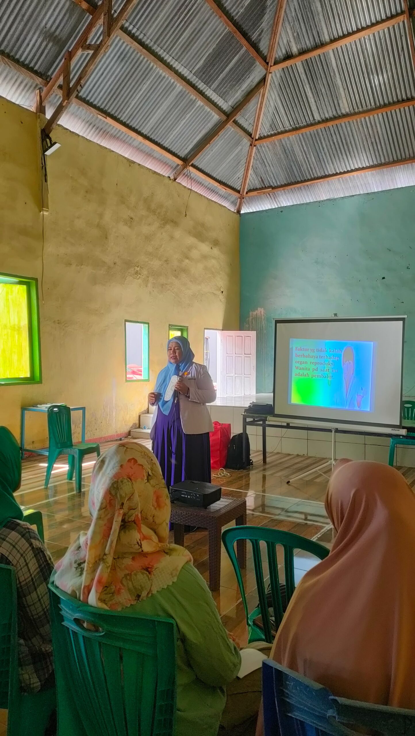 Sosialisasi Kesehatan Organ Kewanitaan dan Pengenalan Pembalut Mecare