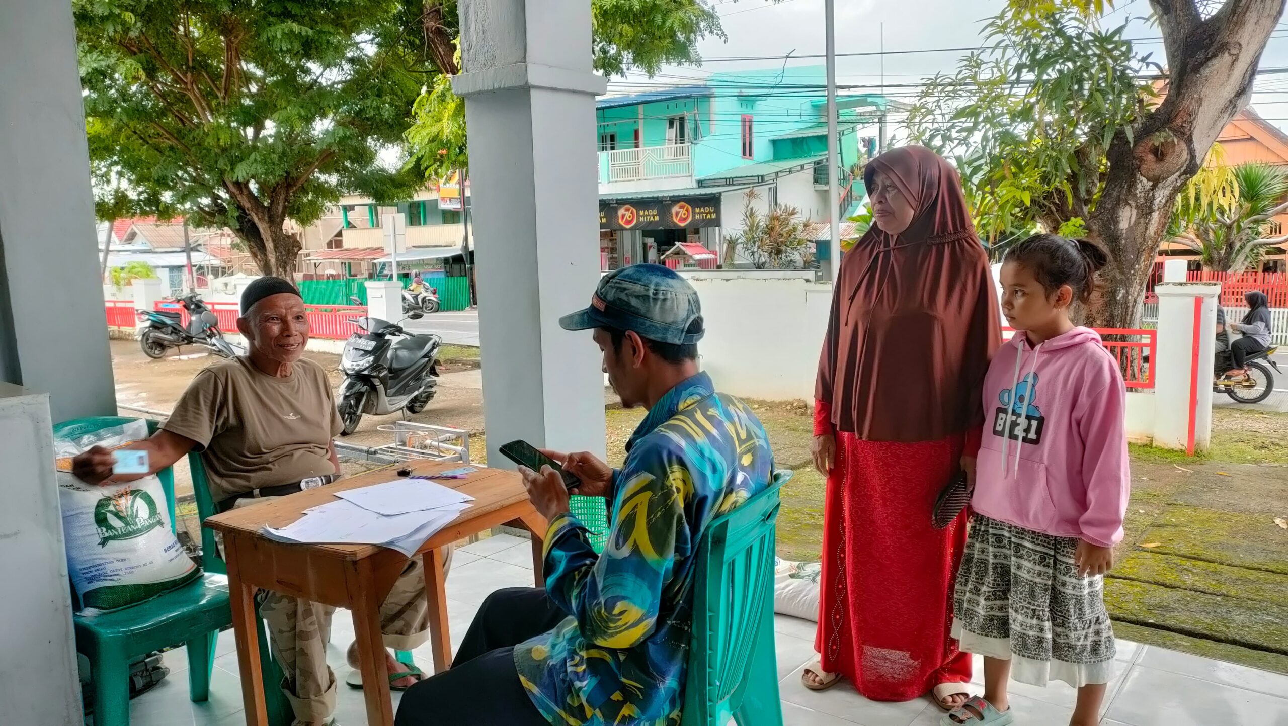 Penyaluran Beras Bantuan Pangan Tahap Empat untuk Bulan April