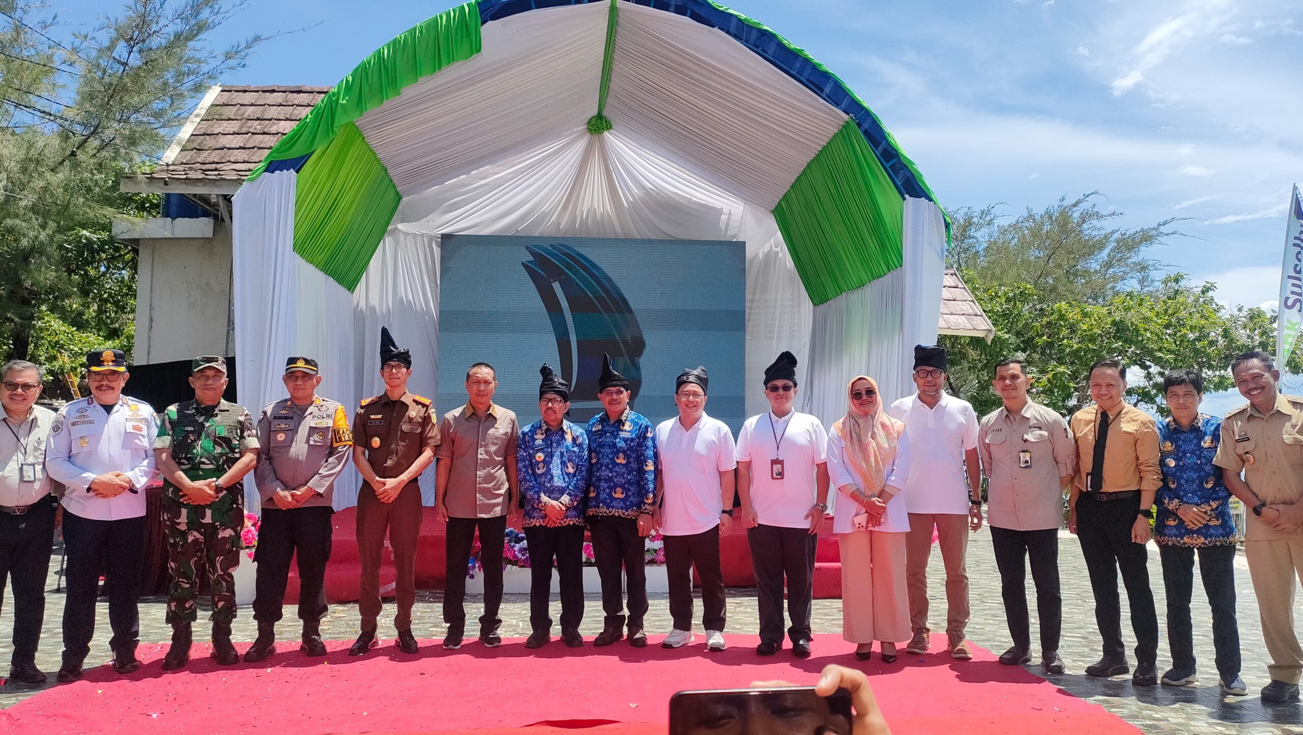 Pj Gubernur Sulsel Resmi Melaunching Desa Bira Sebagai Desa Digital Binaan PT. Bank Sulselbar di Hakuna Matata