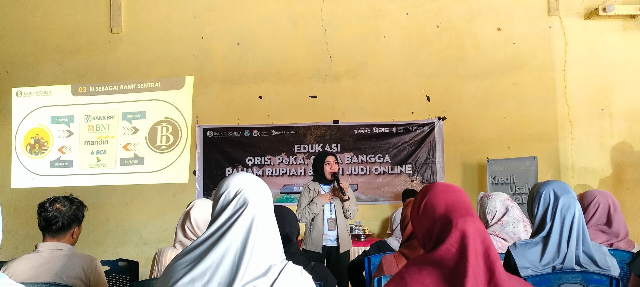 SOSIALISASI LITERASI KEUANGAN DIGITAL: EDUKASI QRIS, PEKA, CINTA BANGGA PAHAMI RUPIAH & ANTI JUDI ONLINE DI DESA BIRA